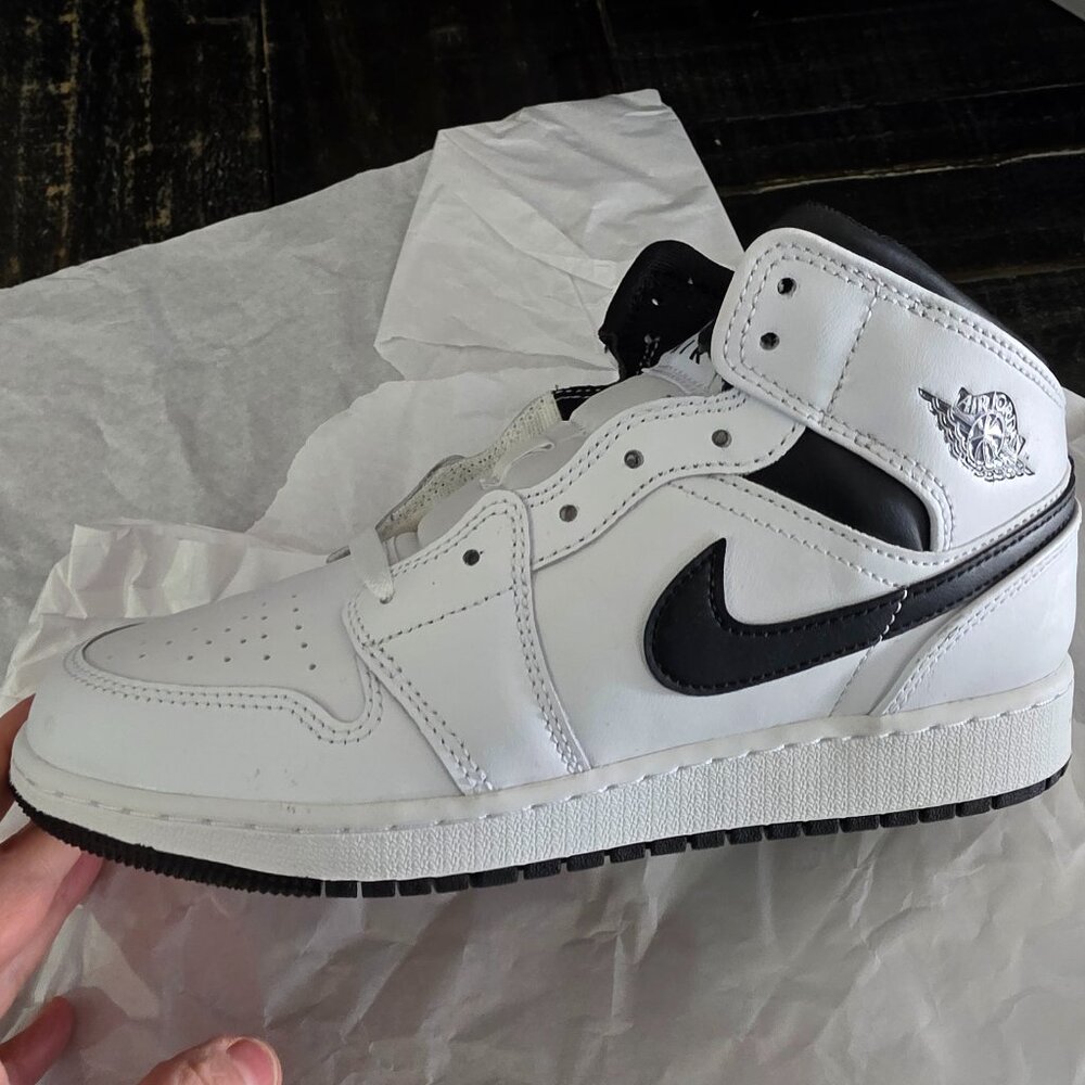 Nike Air Jordan 1 Mid GS Size 6Y Black White